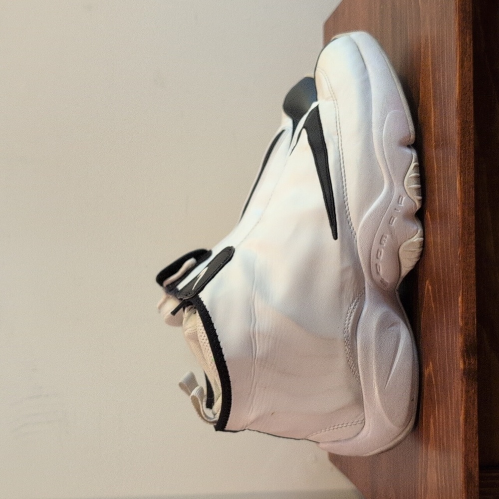 Nike White and Black Sneakers